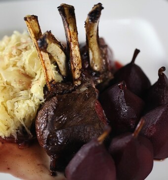 Hertenrack met vanille-portsaus