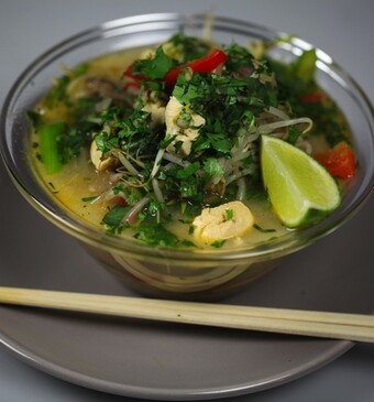 Aziatische noodles soep