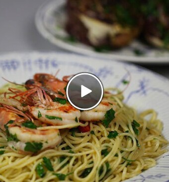 Spaghetti aglio e olio met gegrilde radicchio