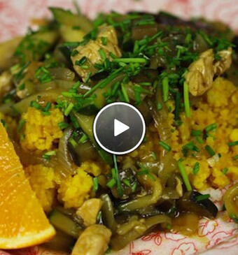 Oosterse kip met gele rijst