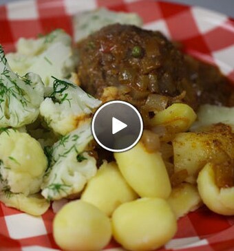 De vrolijke gehaktbal met bloemkool  & gekookte aardappels