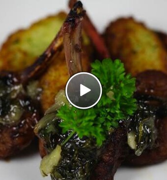 Lamskotelet met guavesaus en yamkroketten