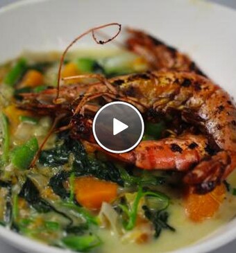 Callaloo met kokosmelk en Jerk-garnalen