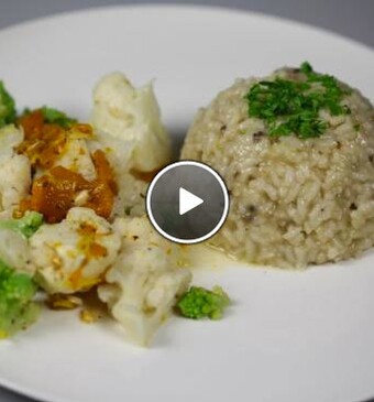 Risotto al funghi con cafolviore bicolore al peperone