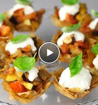 Hartige filodeeggebakjes met aubergine- en courgettevulling
