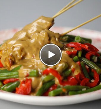 Kipsaté met pindasaus en sperziebonen