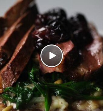 Margret de canard met cassissaus, verse spinazie en truffelpuree