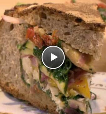 Mediterraan gevuld picknickbrood