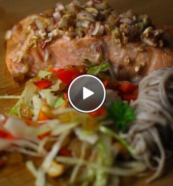 Oosterse zalm op cederhout