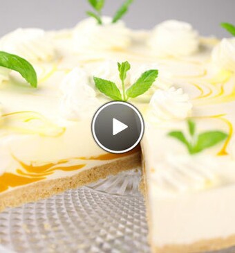 Gemarmerde mango-yoghurttaart