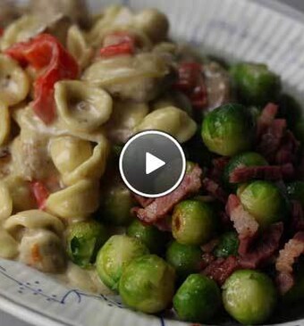 Romige kip met spruitjes