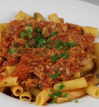 Rigatoni al tonno met ansjoviscrostini