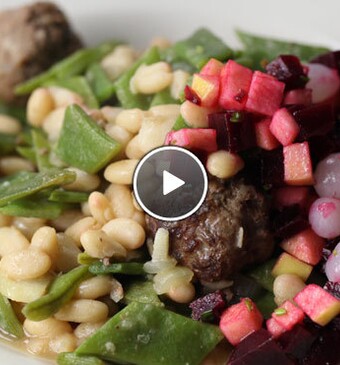 Groen-witte potpourri met frisse bietensalade