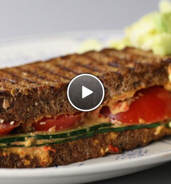 Maaltijdtosti met avocado ei-salade