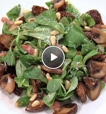 Salade van kastanjechampignons en spekjes