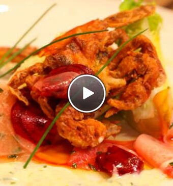 Salade van softshellkrab met yoghurt-sinaasappeldressing