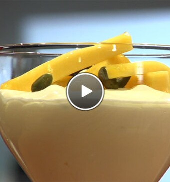 Luchtige saffraanyoghurt met mango