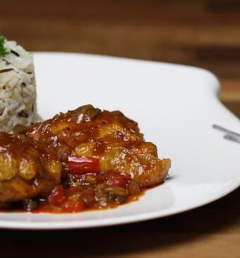 Gesmoorde kip (Gallina smoor) & Picalilly