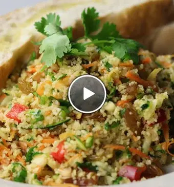 Lauwwarme bulghursalade met gerookte kip