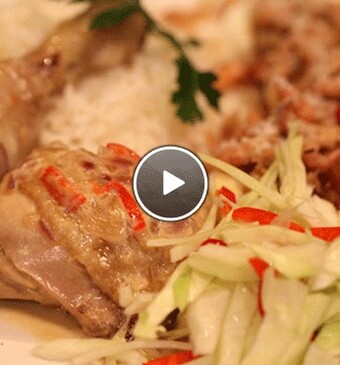 Ajam Paniki, witte kool in het zuur & sambal goreng telor