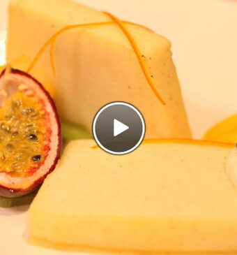 Sinaasappel-ijscake met vanillesabayon