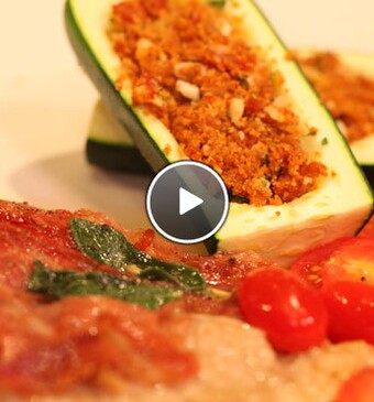 Saltimbocca alla Romana (kalfslapje met ham en salie) met Zucchine ripiene (gevulde courgette)