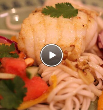 Zeeduivel in citrusolie en frisse Oosterse salade