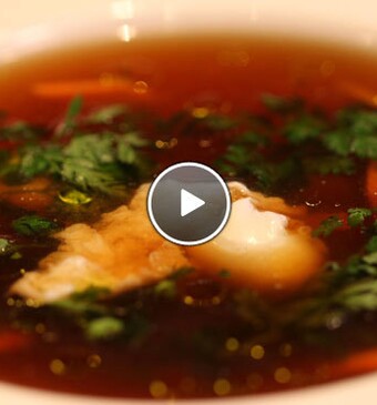 Kalfsbouillon met kervel en truffelolie