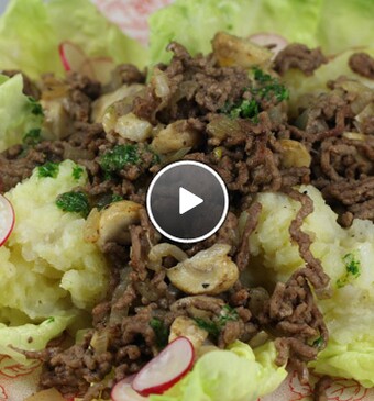 aardpeerpuree met gehaktkruim en kropsla