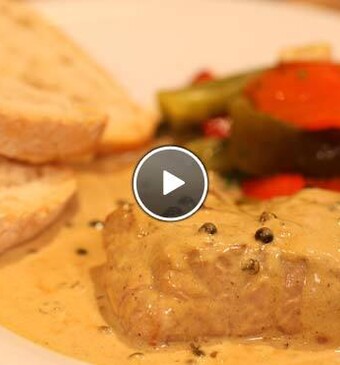 Filetto al pepe verde (kalfsvlees met groene peper saus) met Peperoni al forno  (gemarineerde paprika)