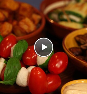 Feestelijke tapas met snoeptomaatjes