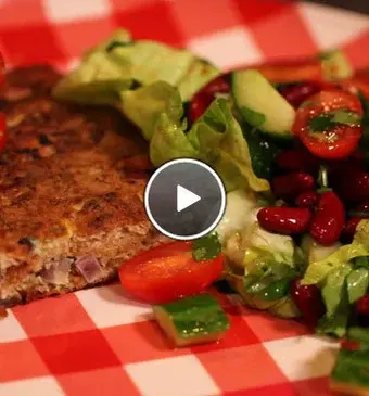Broodfrittata met snacktomatensalade