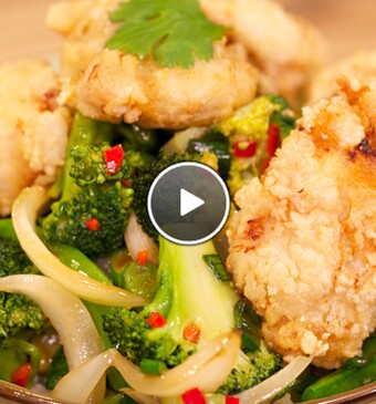 Wokschotel met malse, krokante kip