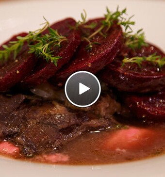 Gestoofde kalfswang met bietenvariatie