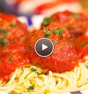 Spaghetti met gehaktballetjes in tomatensaus