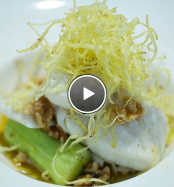 Gepocheerde tarbot, prei in beurre noisette en pommes paille