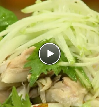 Salade van gerookte makreel, appel en gedroogde tomaatjes