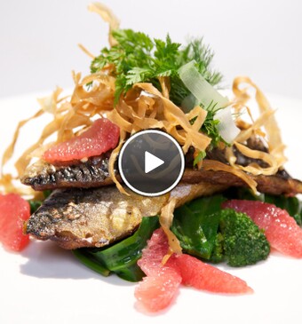 Gebakken makreelfilet met lamsoren en grapefruit