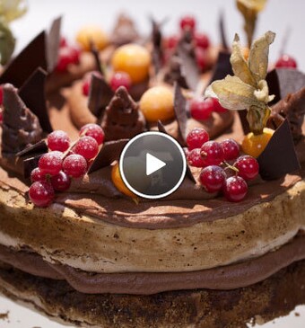 Hazelnoot-chocoschuimtaart