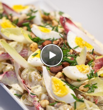 Franse aardappel-witlof noten salade