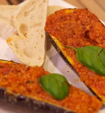 Melanzane ripiene (gevulde aubergine)