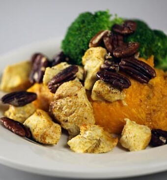 Geroosterde kip met zoete aardappels en pecannoten