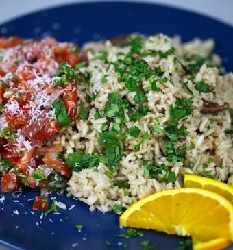 Notenrijst met tomatensalsa