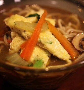 Noedelsoep met omeletreepjes