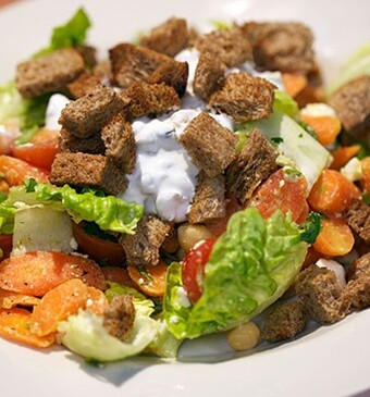 Waspeensalade met pistacheyoghurt