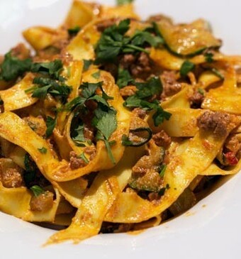 Pappardelle con zucchine e tritato al limone (pappardelle met courgette, gehakt en citroen)