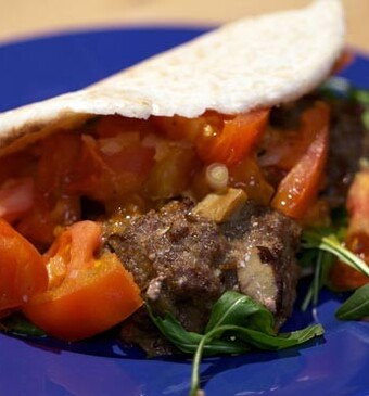 Portobello-hamburgers met gebakken vleestomaat