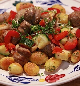 Saucijzen met gebakken oesterzwam en tuinkers-krieltjes