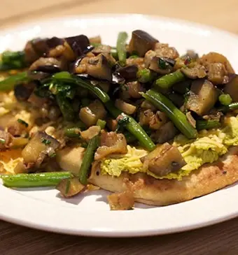 Indiase pizza’s met gekruide aubergines
