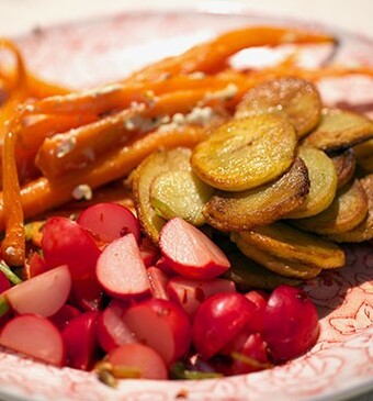 Geroosterde bospeen met zoetzure radijs